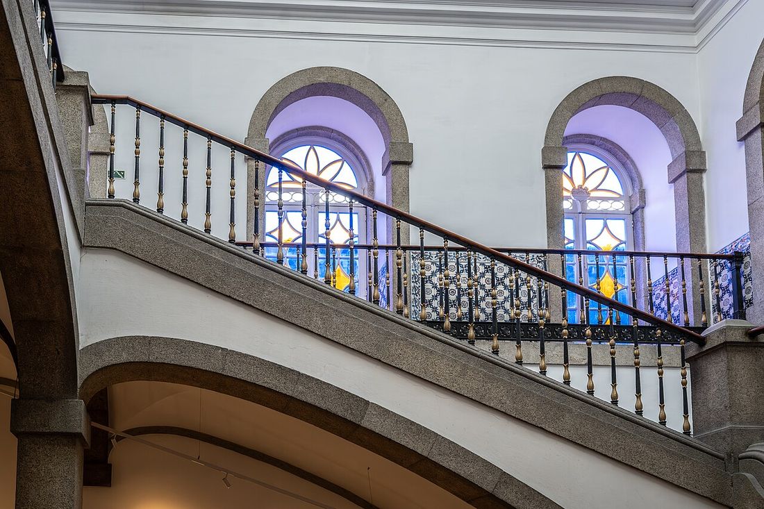 Ein Treppenhaus in einem Altbau